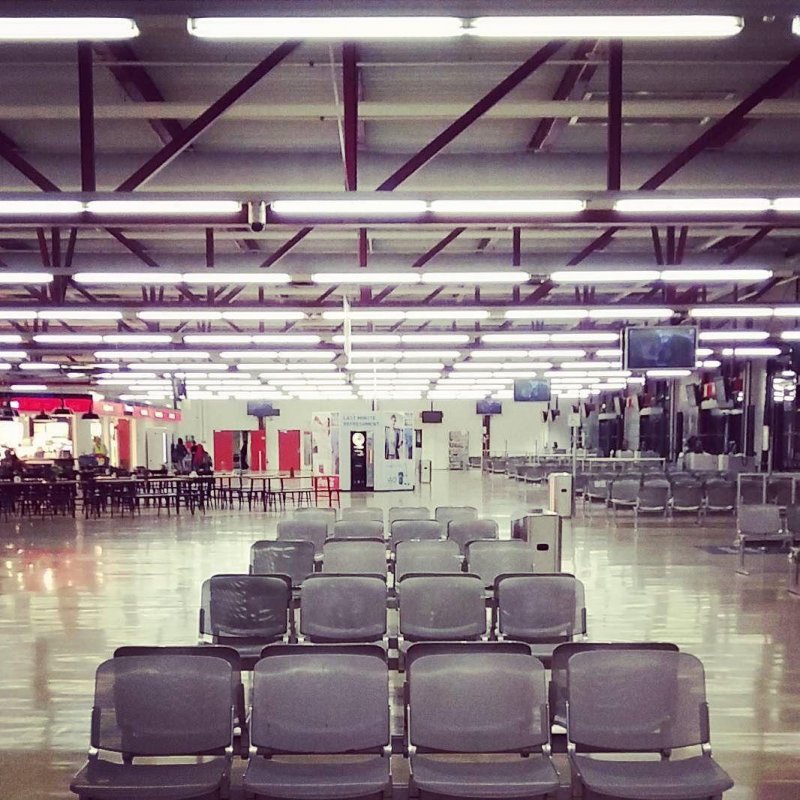 TXL terminal C is a complete ghost town now. There's a single Niki flight scheduled on the other side of it. Fortunately, the Augustiner beer garden is still open. 🍺🏞