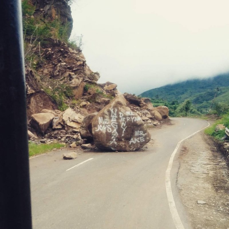 Rockfall too large? Just leave it on the road and make it a landmark.